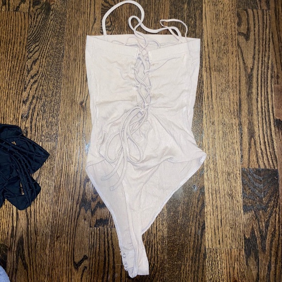 Nude open back bodysuit - Picture 3 of 3